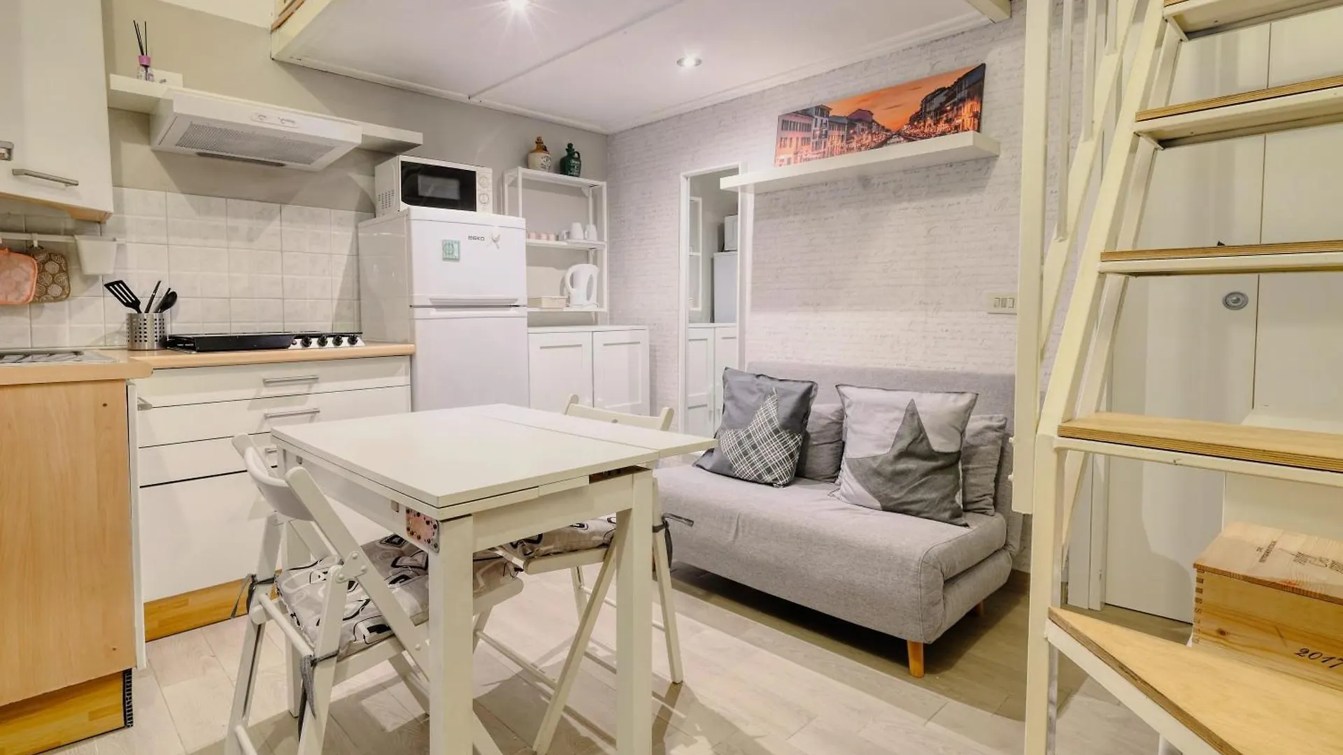 Via Watt Apartment location